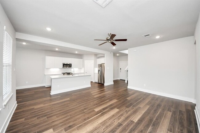 Building Photo - 10611 Crescent Peak Dr