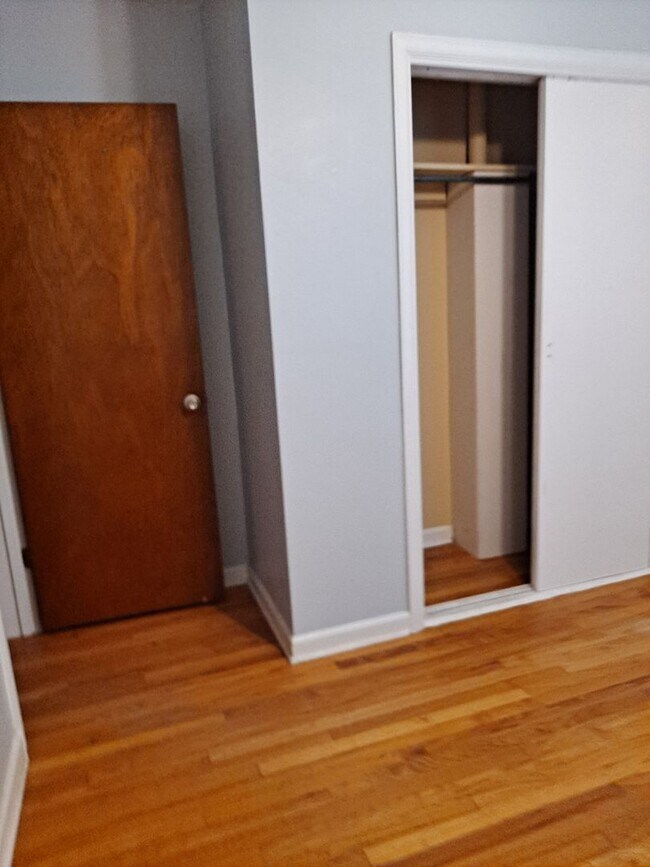 Building Photo - ALL PROSPECTIVE TENANTS MUST SUBMIT A $58 ...