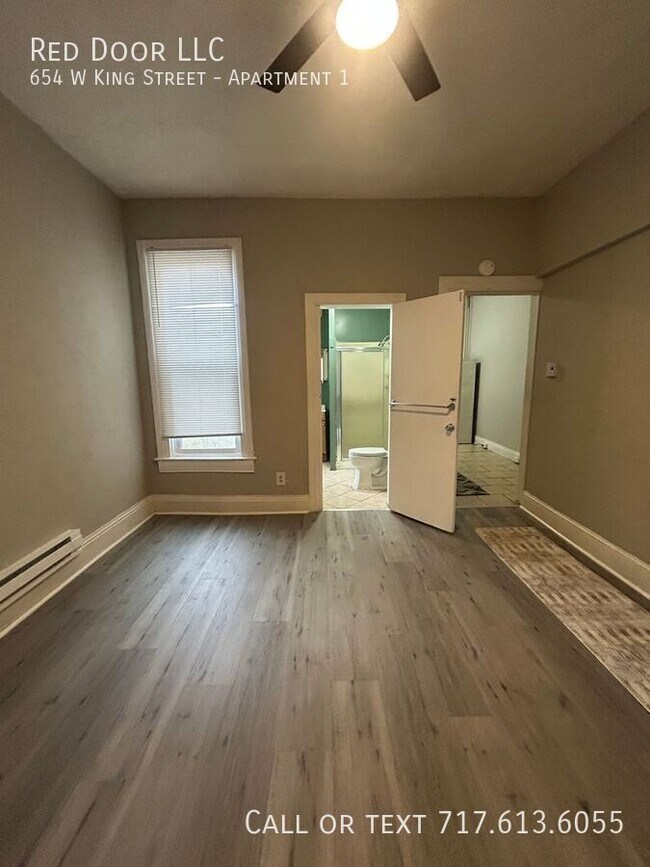 Building Photo - 654 W King St