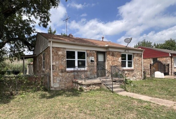 Building Photo - 3045 Pioneer Ave