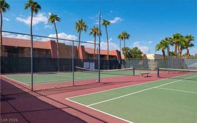 Building Photo - 5044 River Glen Dr