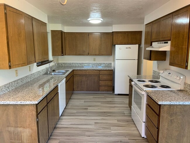 Building Photo - 2955 NW Glenridge Dr