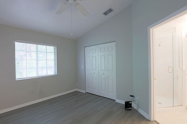 Building Photo - Cypress Landing 10067