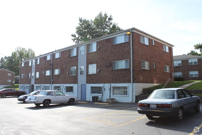 Building Photo - Maple Manor