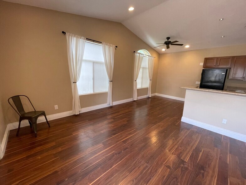 Living room vaulted ceilings. End unit - 19431 Rue De Valore Rue