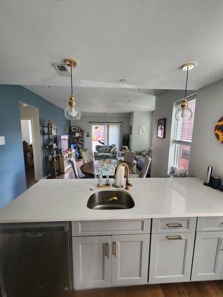 Building Photo - 1500 N American St