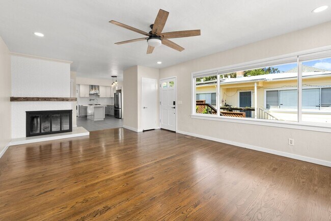 Building Photo - Beautiful Duplex In Highly Desirable San Rafael!
