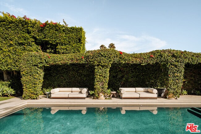 Building Photo - 972 Palisades Beach Rd