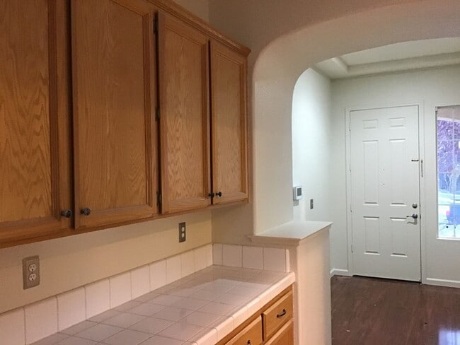 Building Photo - Woodcreek Oaks area home with pool