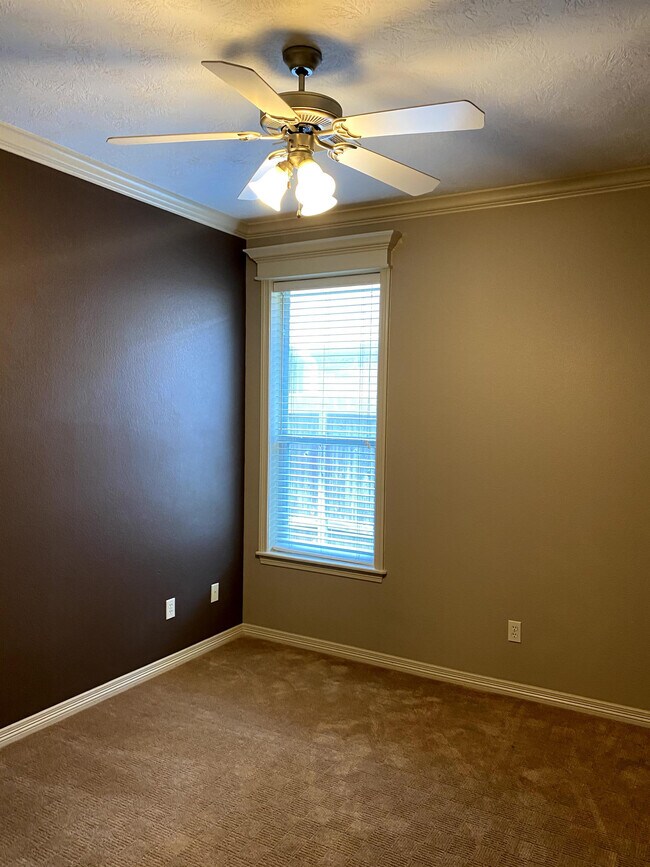 Building Photo - 8422 Alison Ave