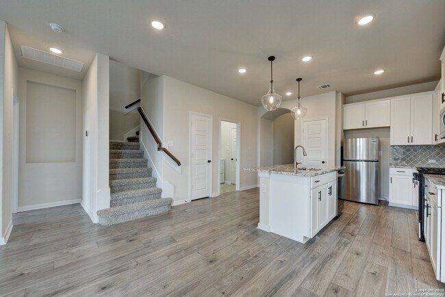 Building Photo - 9007 Shady Mountain