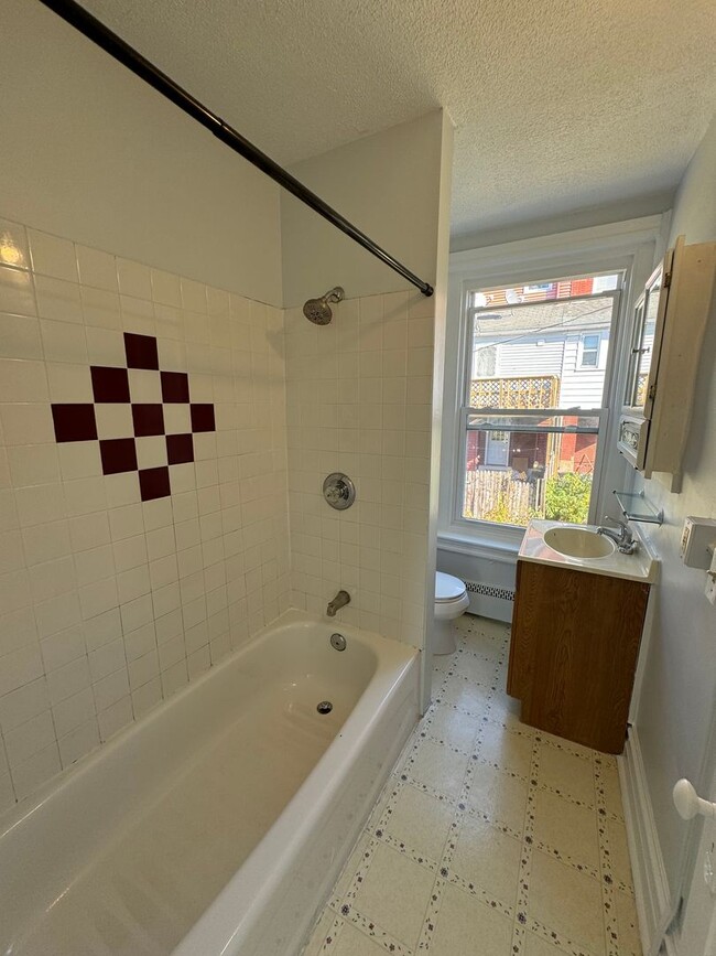 Building Photo - THREE BEDROOM End of ROW near Casino and L...