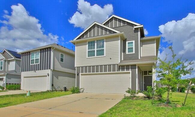 Building Photo - 3902 Deledda Dr