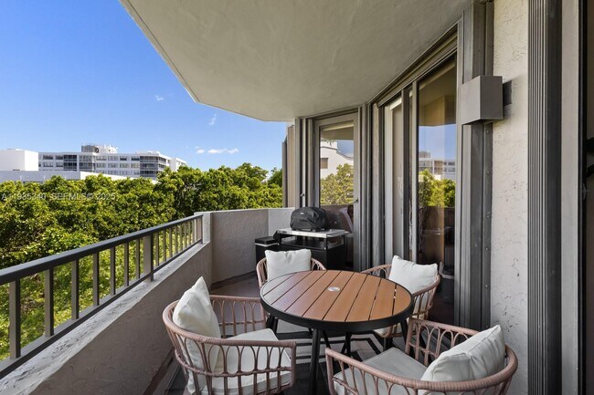 Building Photo - 141 Crandon Blvd