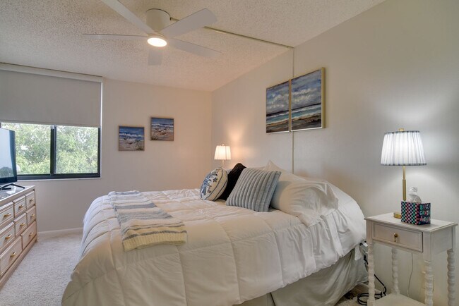 Building Photo - 6158 Palma Del Mar Blvd S