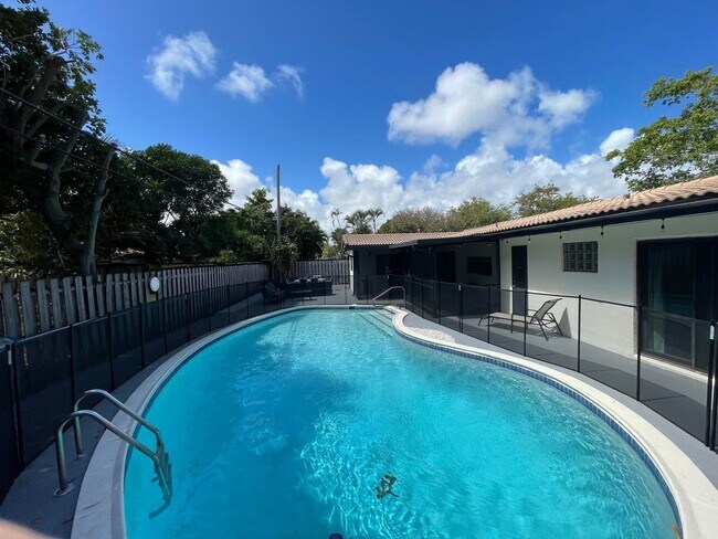 Building Photo - 2620 NE 19th St