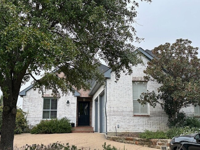 Building Photo - 600 Huntersridge Ct