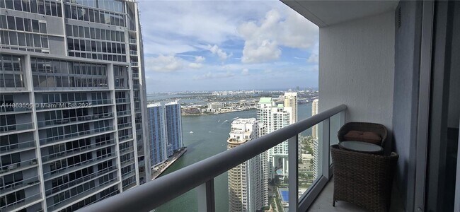 Building Photo - 495 Brickell Ave