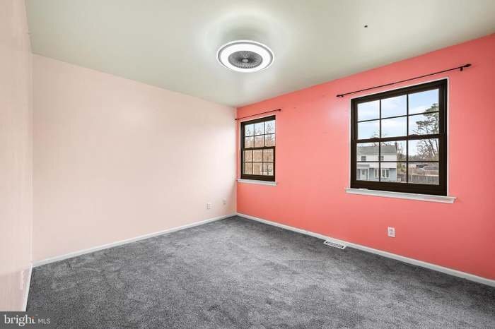 Building Photo - 6 Tiffany Pl