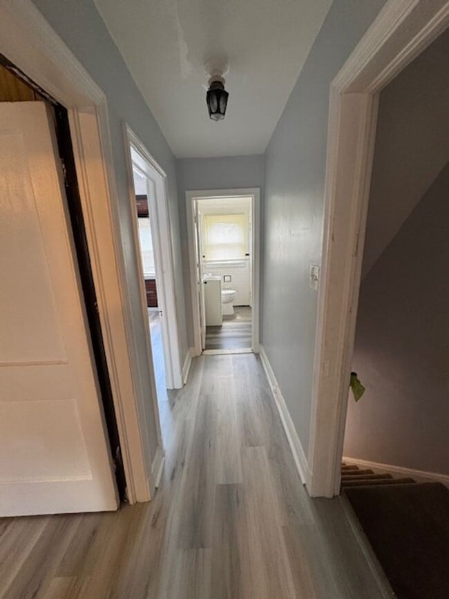 Building Photo - 3BED 2BATH FINISHED BASEMENT $1650/MONTH!