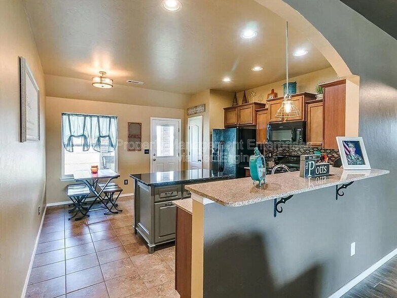 Building Photo - 532 W Shadow Ridge Way