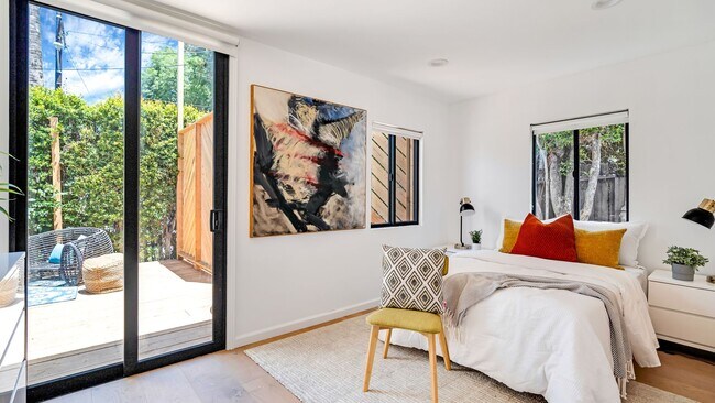 Building Photo - 1570 Myra Ave