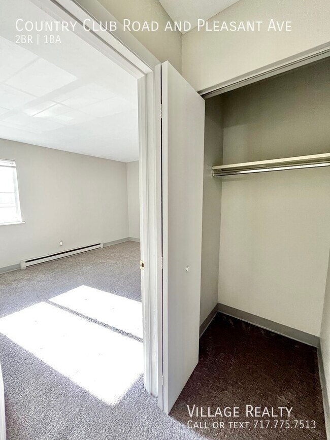 Building Photo - 605 Country Club Rd