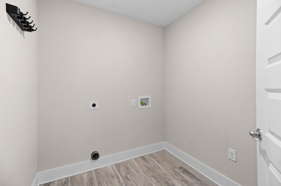 Building Photo - 13050 Hartung Ave