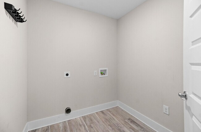 Building Photo - 13050 Hartung Ave