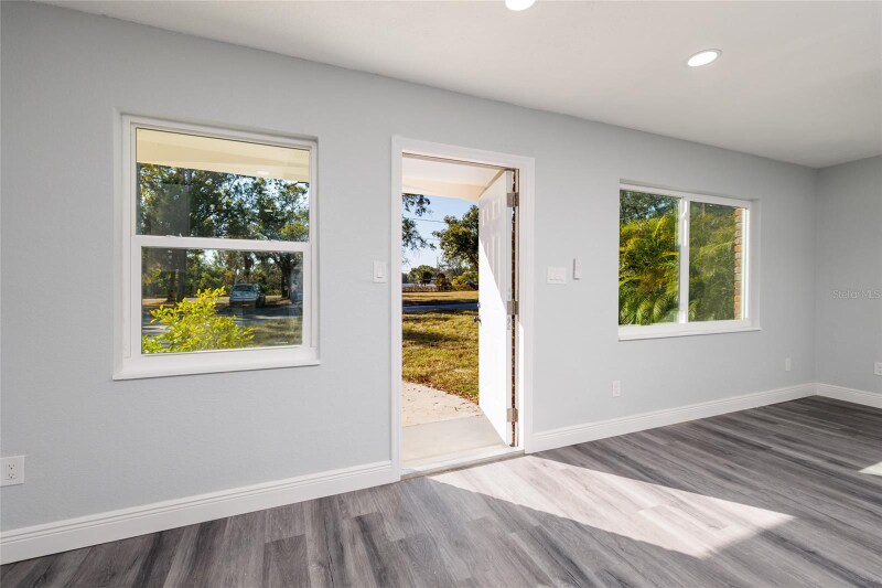 Building Photo - 1709 W Perio St