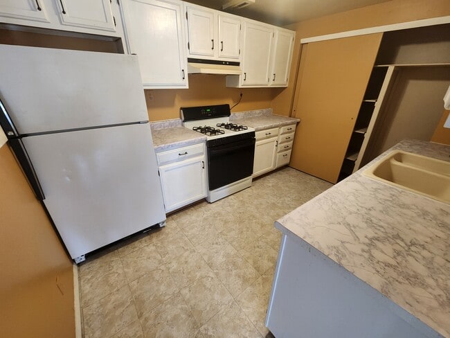 Building Photo - 677 Bridger Dr