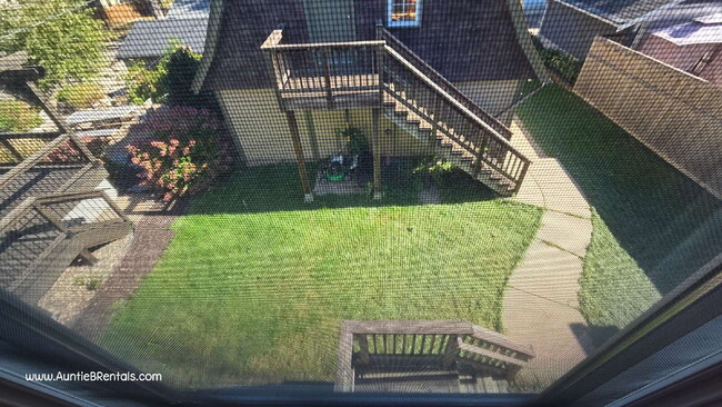 Building Photo - 428 Warwick St