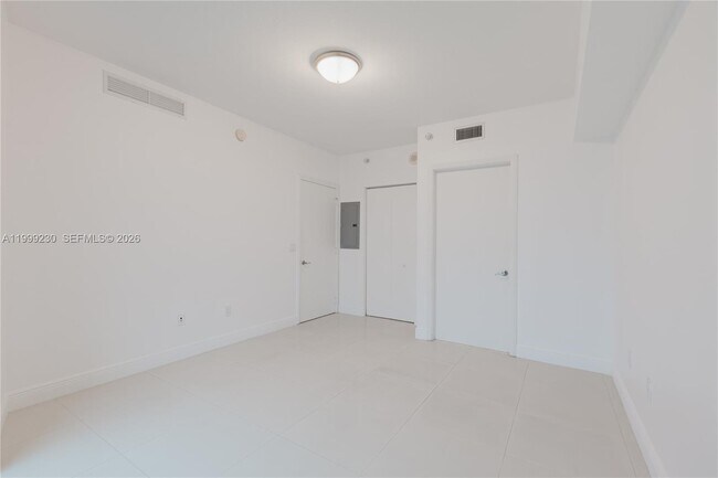 Building Photo - 185 SW 7th St