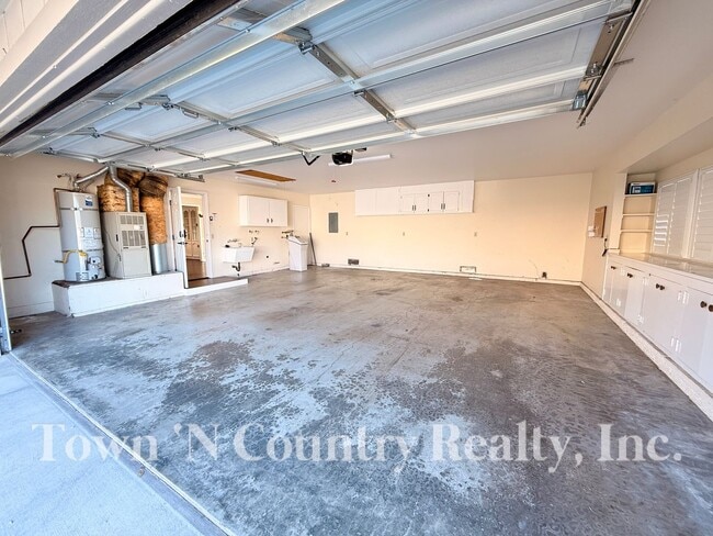 Building Photo - 1198 Loyola Dr