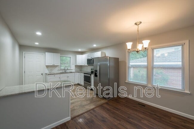 Building Photo - 257 Barfield Ave SW