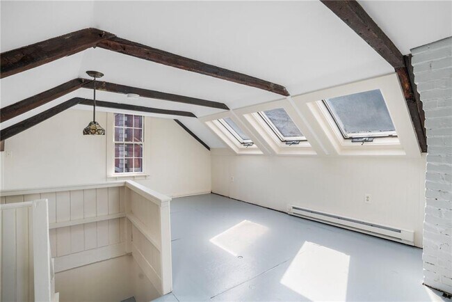 Building Photo - 14 Elm St