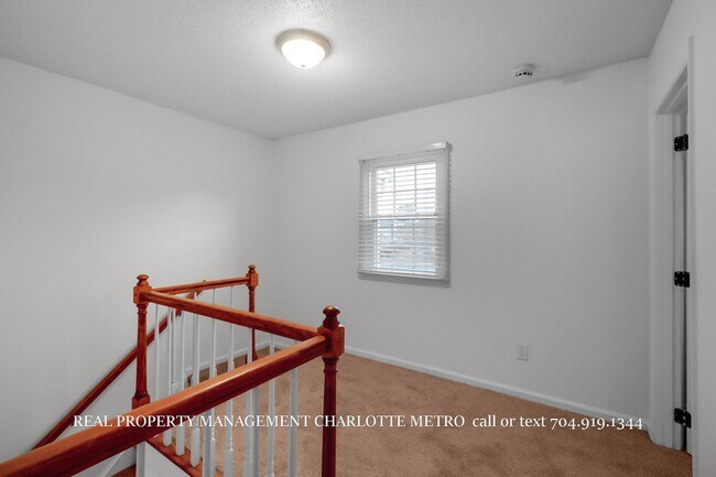 Building Photo - Charming HOME in Prime South Charlotte Location!