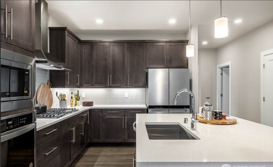 Building Photo - 18229 17th Ave W