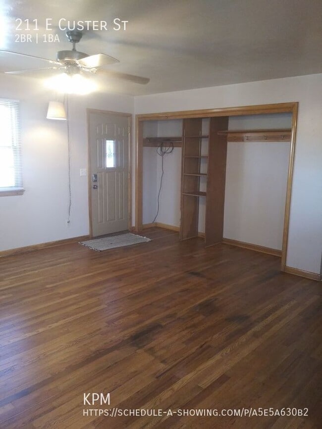 Building Photo - 211 E Custer St