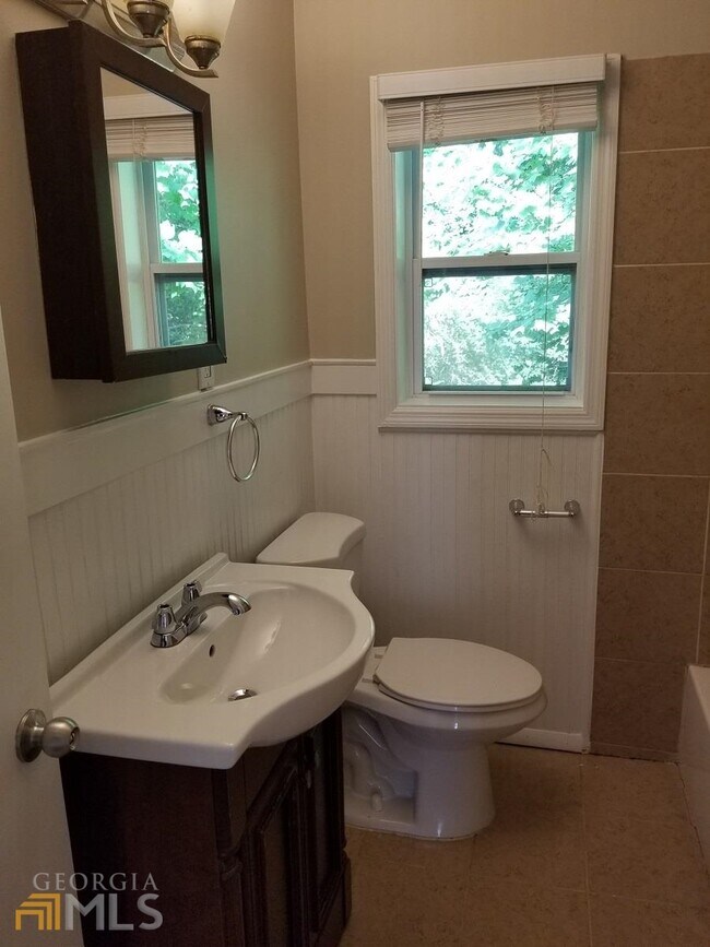 Building Photo - 817 North St NW