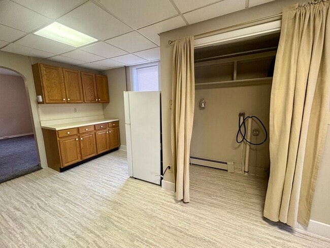 Building Photo - 220 Hill St