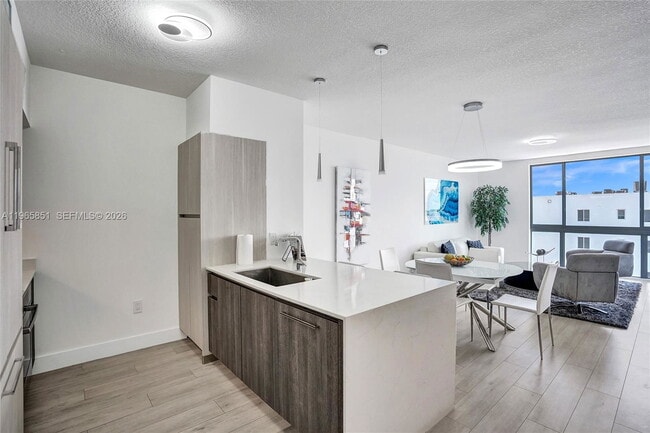 Building Photo - Southeast 1st Avenue, Delray Beach, FL 33444 - 1 BR 1 BA condo