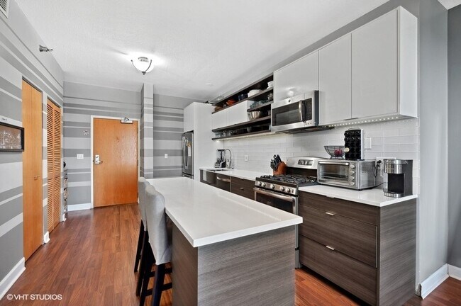 Building Photo - 5 E 14th Pl