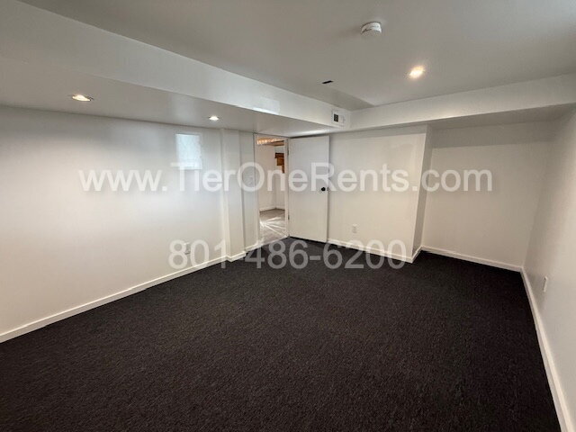 Building Photo - NO DEPOSIT option available for qualified ...