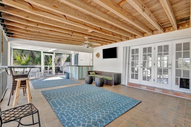 Building Photo - ALL THE CHARM! - Siesta Key 1+ acre on the Bay - 3 bed/ 2 bath pool home