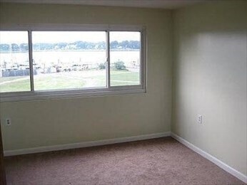 Building Photo - 100 Cove Way