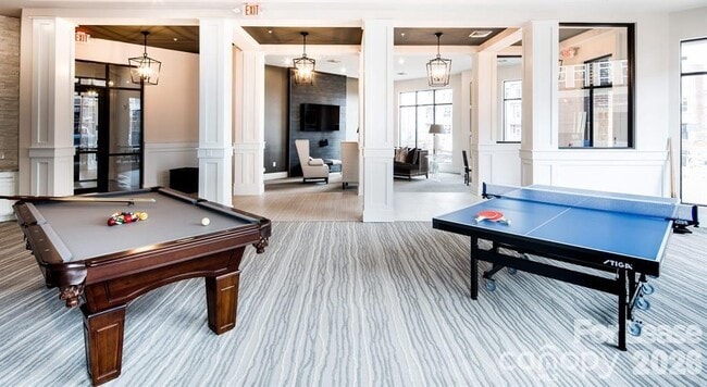 Building Photo - 16408 Holly Crest Ln