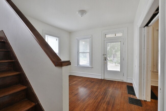 Building Photo - 126-126.5-1265 Frambes Ave