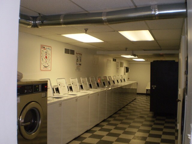 Building Photo - 1212 N La Salle Dr