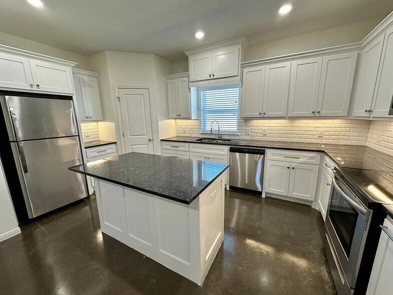 Building Photo - 705 Tower Mill Ct